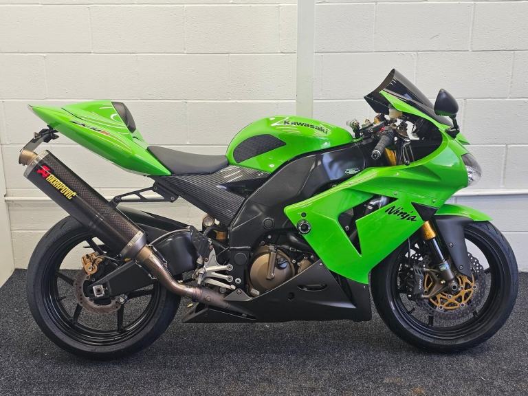 KAWASAKI ZX10R ** AKRAPOVIC EXHAUST - SEAT COWL - 12 MONTHS MOT **