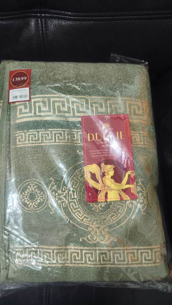 Pack of X3 Jumbo XL Bath Sheets, Green and Gold, New With Tags 