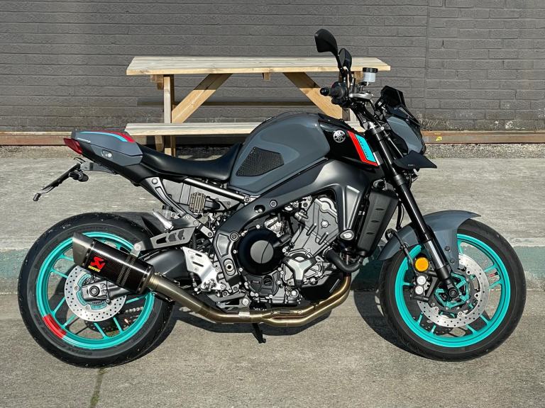 Yamaha MT09 MT-09 MT 09 2023 Cyan Storm Akrapovic 