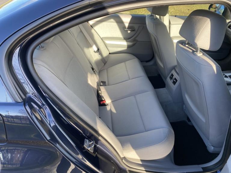 BMW 3 SERIES 2.0 320d SE Saloon 2009