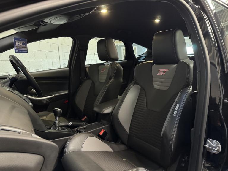 FORD FOCUS 2.0 T EcoBoost ST-2 Black Manual Petrol 2016
