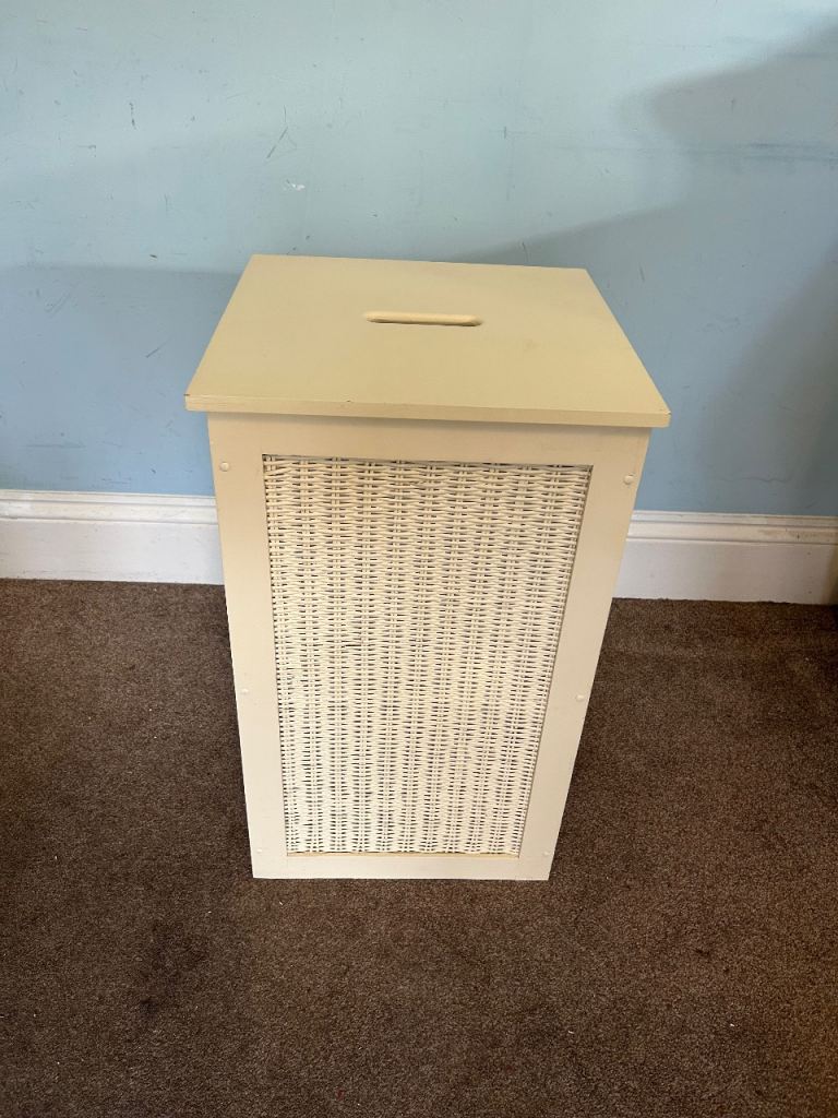Cream Laundry Basket Wooden and Wicker  H23.5in/60cm W/D14in/36cm Good condition  D220