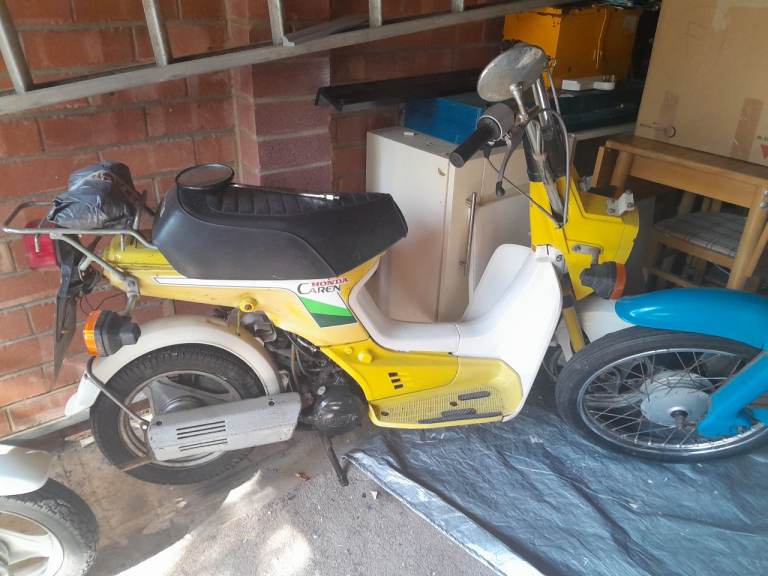 Honda Cub 50,  2 x Honda Caren