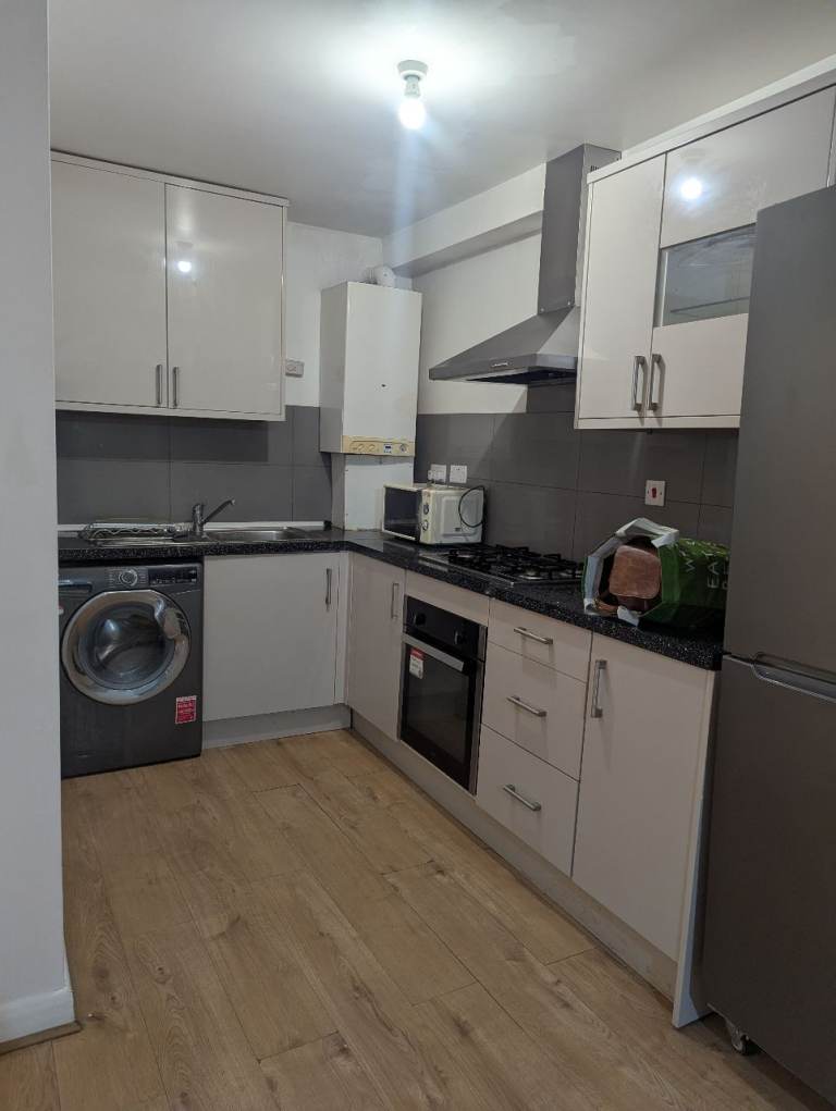 Two bed room spacious family ground floor flat 