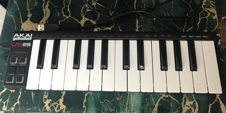 Akai LPK 25 MIDI Keyboard 