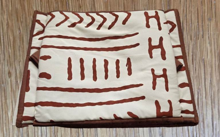 New 6 Place Mats & 6 Napkins Set – White & Brown Tribal Pattern