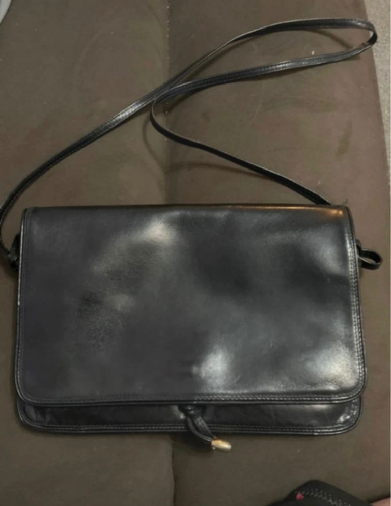 Black ladies handbag 