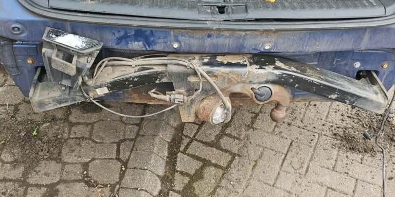 2008 vw tiguan factory tow bar.
