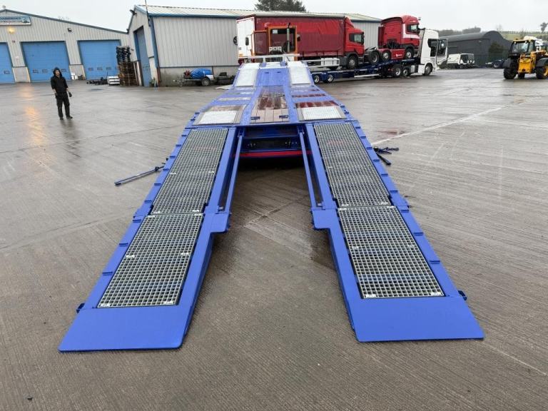 MAC 3 AXLE LOWLOADER WITH LIFTING DECK 