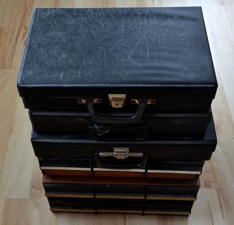 5 TAPE CASSETTE HOLDERS