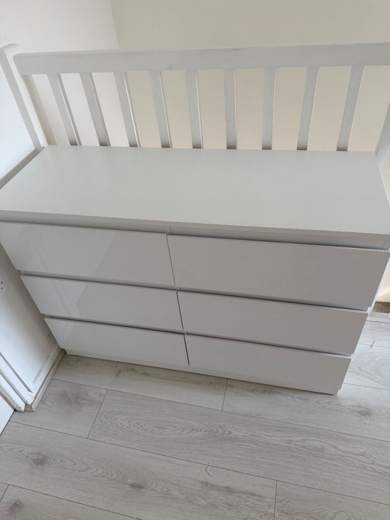 Free!!!! White Gloss Chest of Drawers – Good Condition