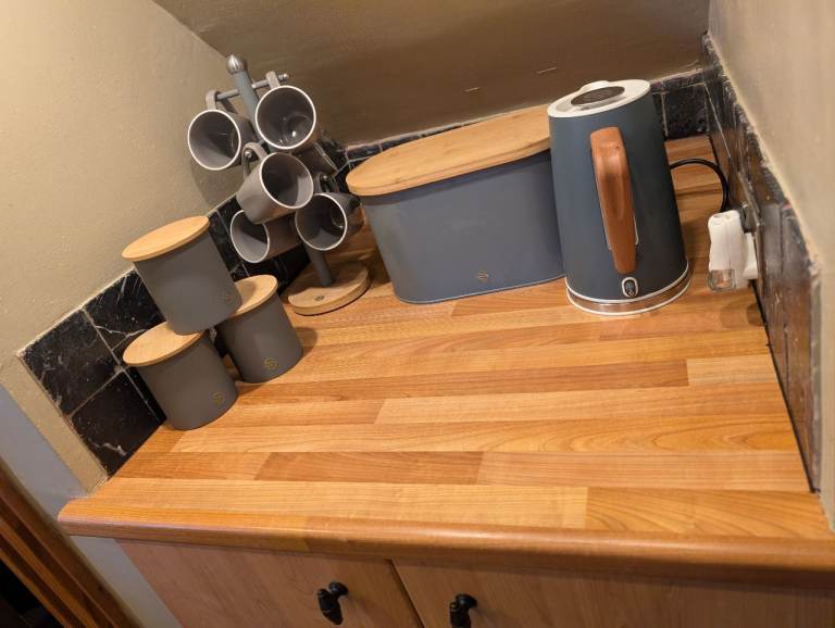 Grey & Wood Style Electric Kettle, Very Good Condition