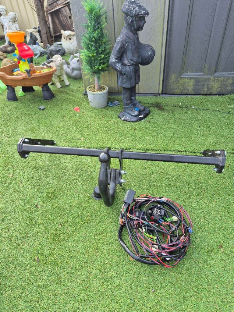 Unused tow bar with full electrics
