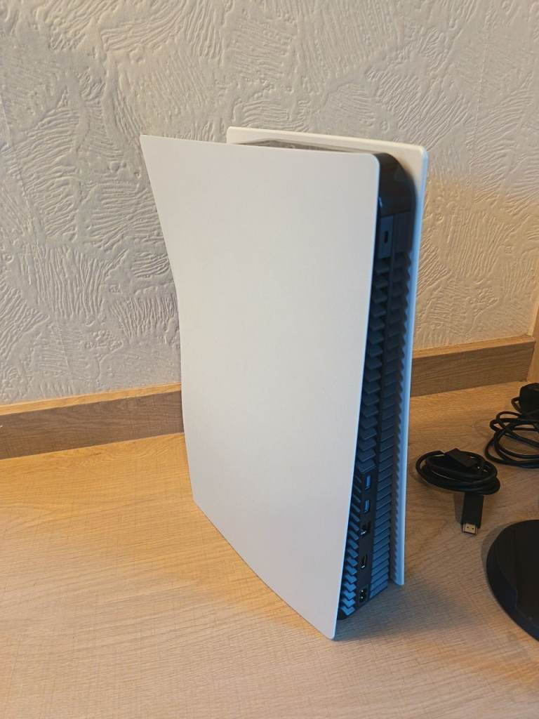 PS5 / PlayStation 5 825GB Disc Edition Console