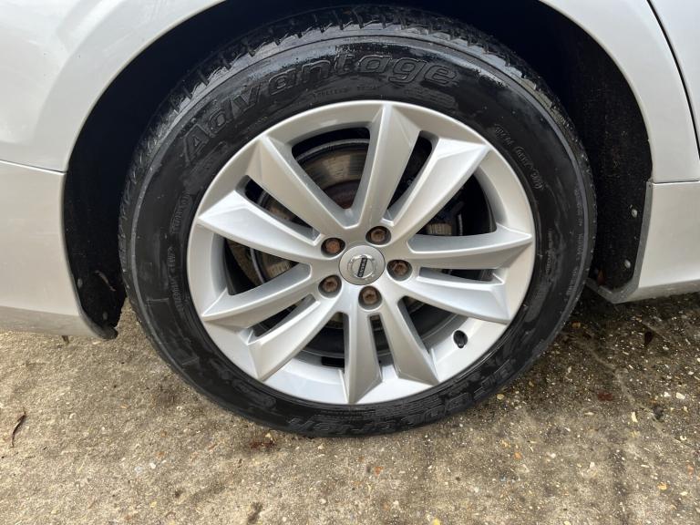 VOLVO V60 2.0 Momentum Plus D3 Silver Manual Diesel 2019