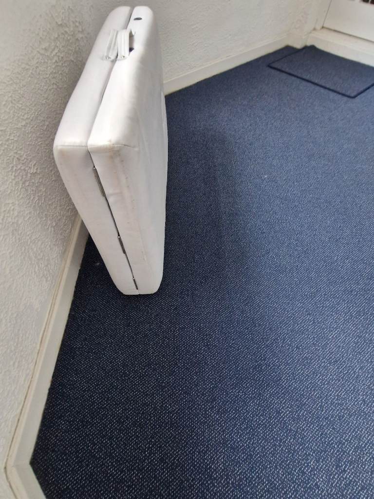 Foldable White massage table – Good Condition