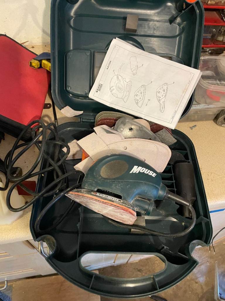 BLACK AND DECKER MOUSE SANDER  (POWER TOOL)