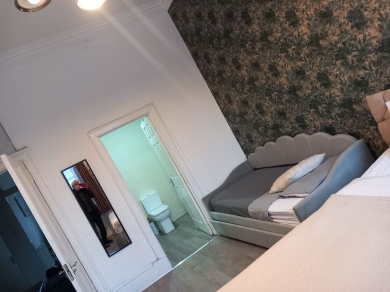 3 Bedrooms Flat overlooking the castle in Edinburgh to rent