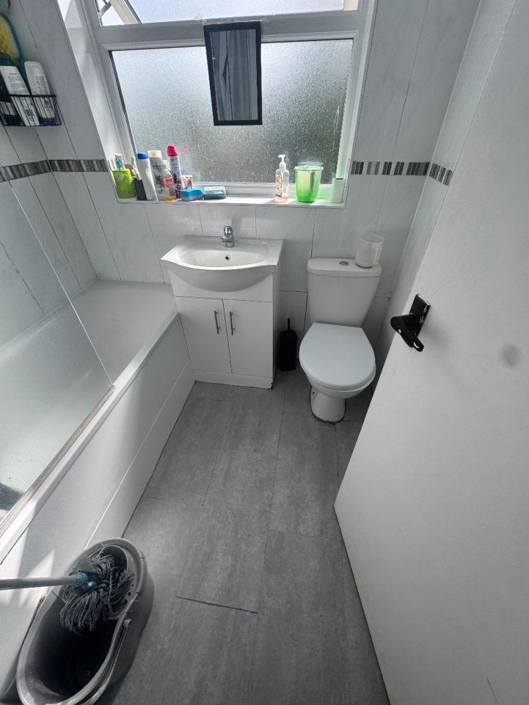 Double room for couple ,2 boys nd 2girls