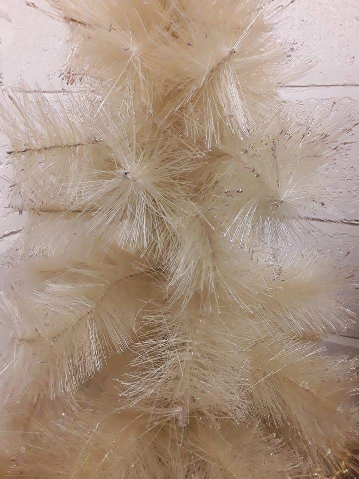 Fab vintage gold bushy 5ft Christmas tree Low Cost Moves 2nd Hand Furniture STALYBRIDGE SK15 3DN