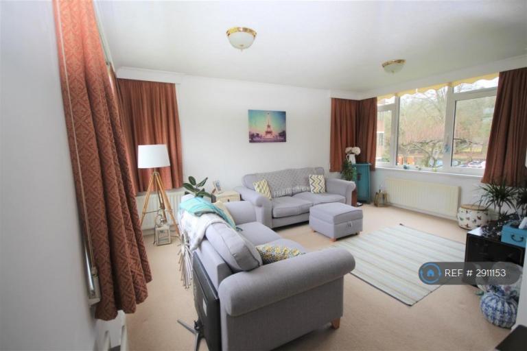 2 bedroom flat in Ray Mead Road, Maidenhead, SL6 (2 bed) (#2911153)