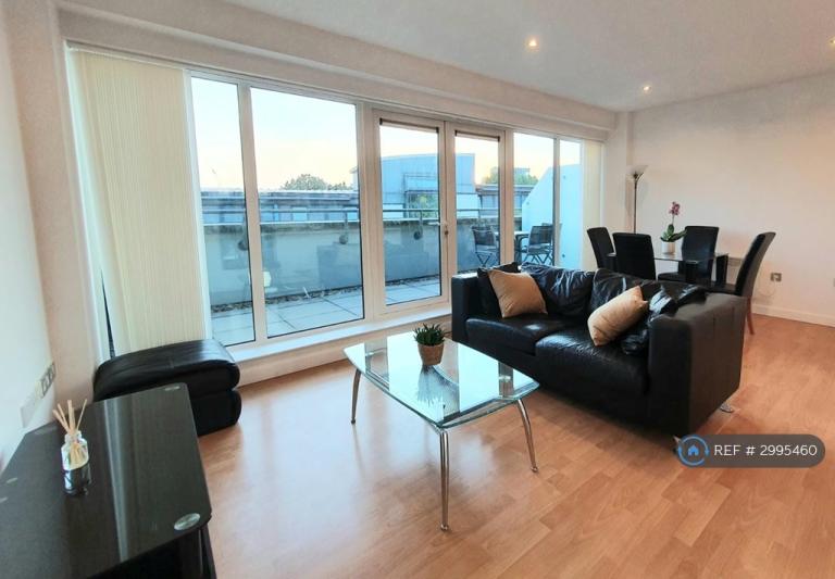 2 bedroom flat in Welland Street, London, SE10 (2 bed) (#2995460)
