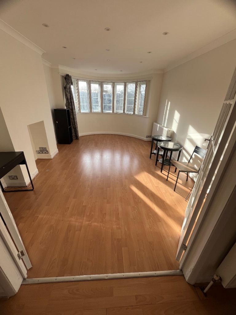 Spacious double rooms in Finchley