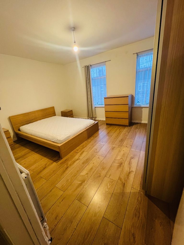 Extra Large Double Room - Grays - All Bills Inclusive 