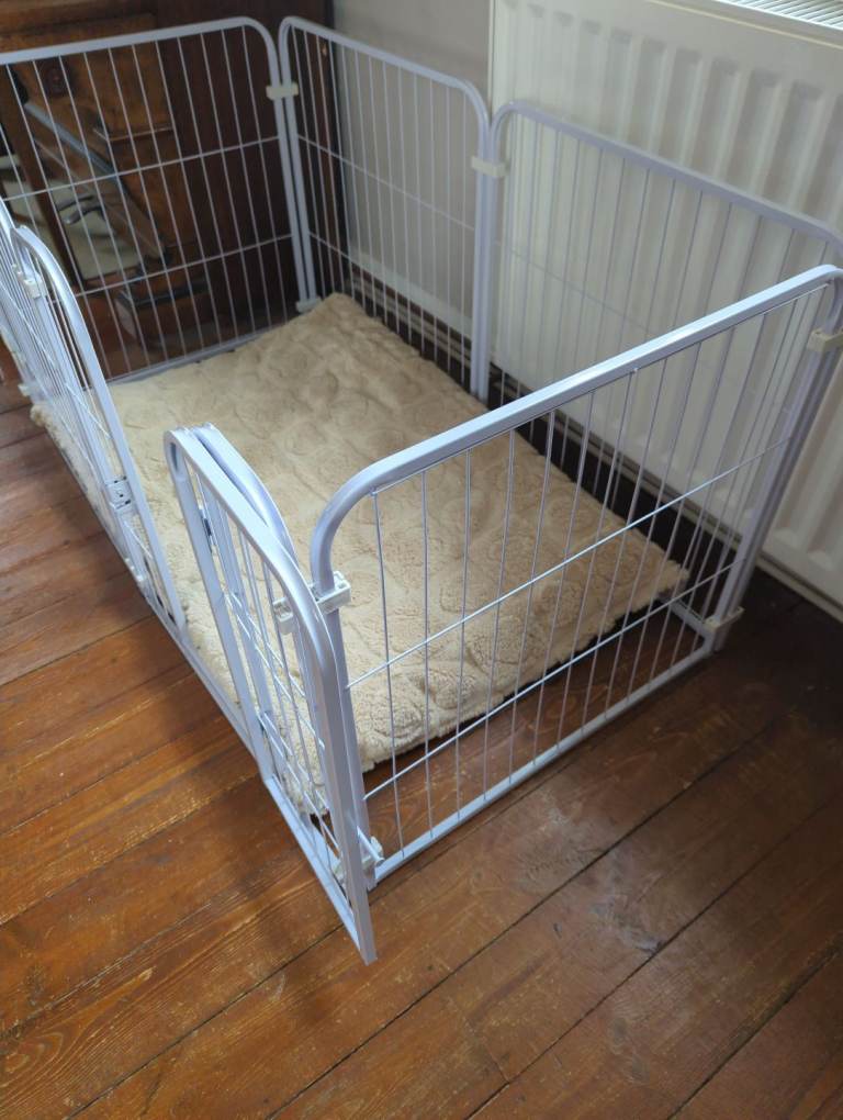 6 Panel dog enclosure- white