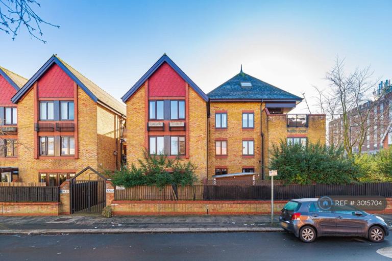 2 bedroom flat in Nairn Court, London, SW19 (2 bed) (#3015704)