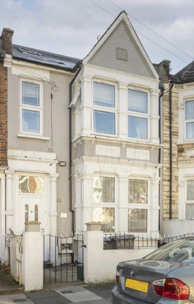 Spacious 7-Bedroom Family Home to Rent – NW10