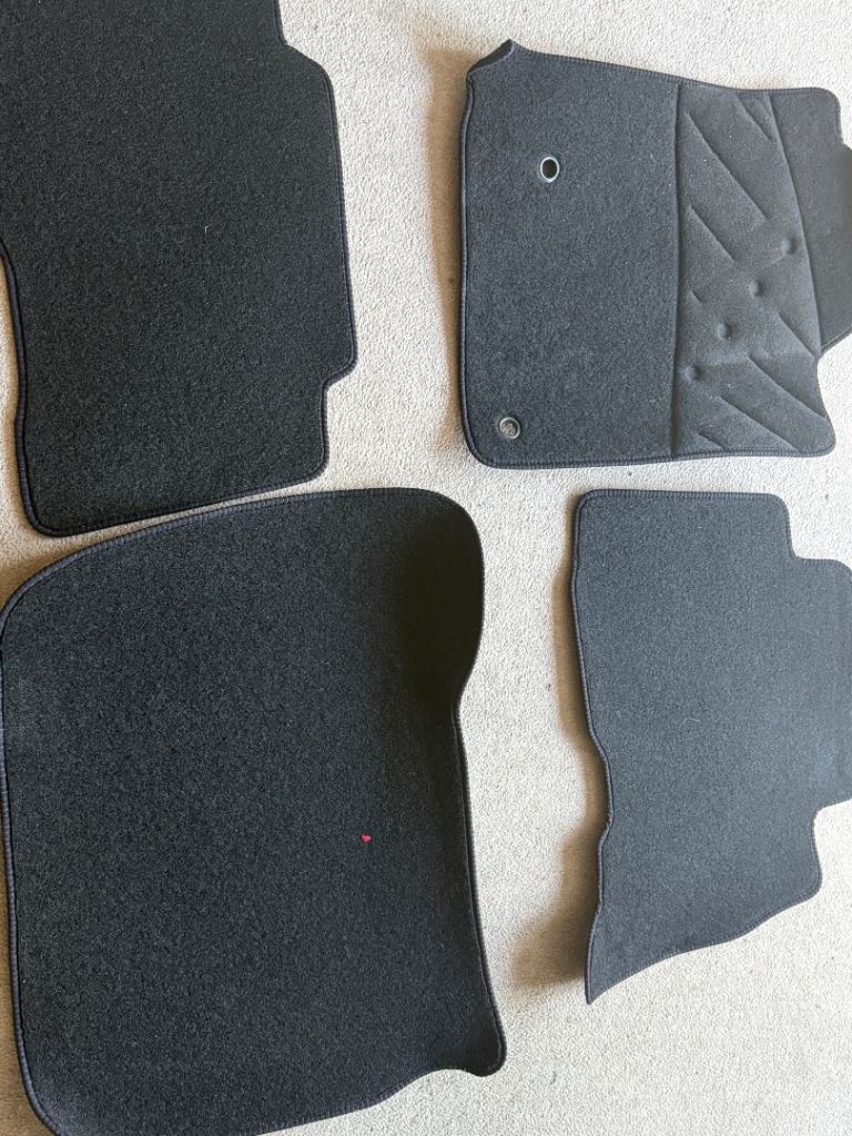 CAR FLOOR MATS  RHD 4x4 Floor Mats Universal TOYOTA HILUX, LANDCRUISER OR SIMILAR  