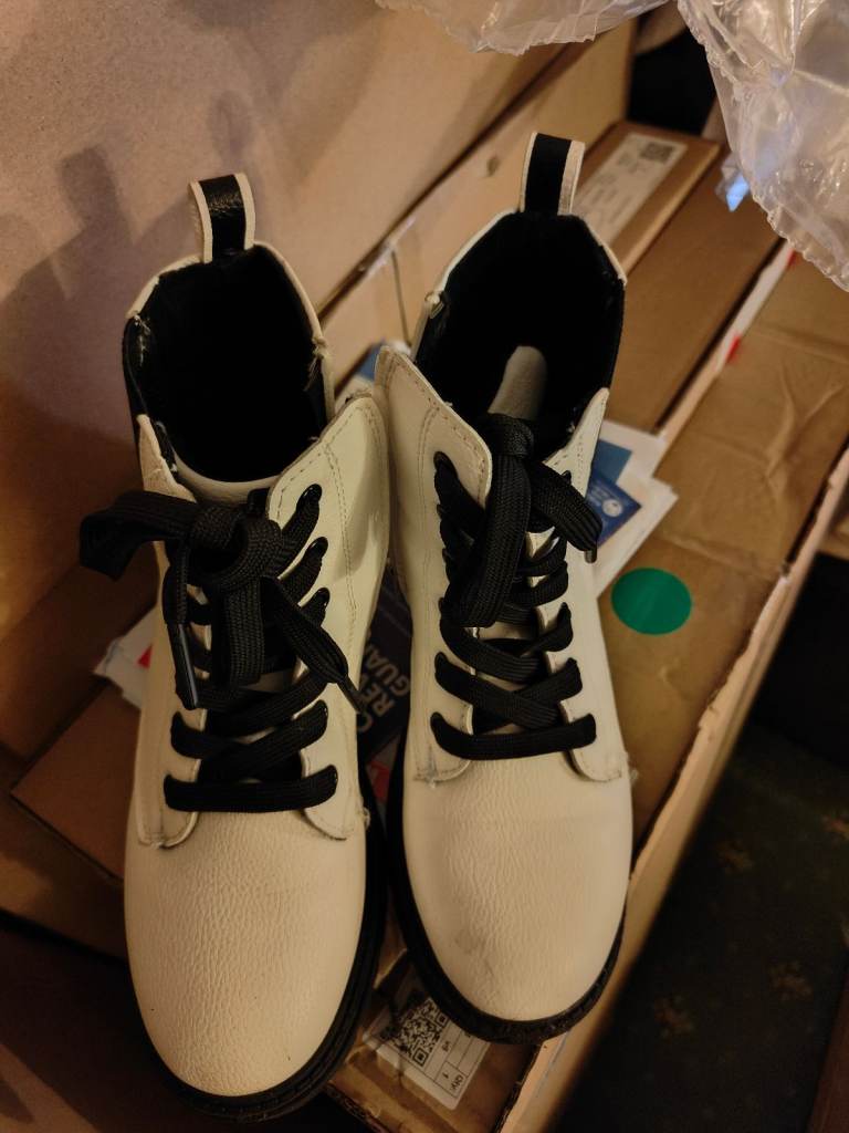 White boots size 4