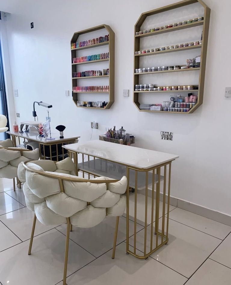Nail station available to rent in Ealing