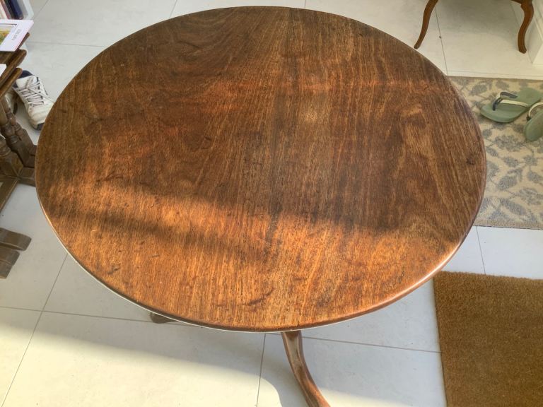 Antique Georgian mahogany tilt top tripod table