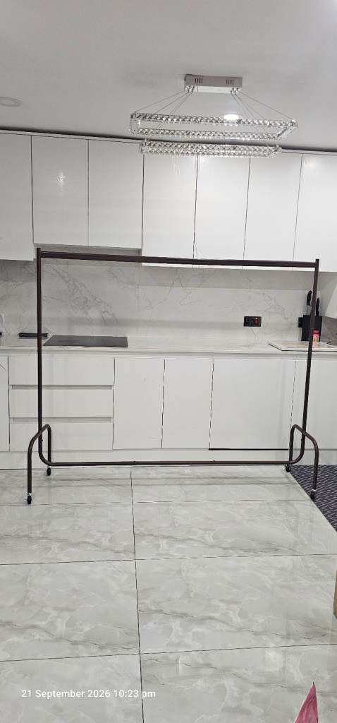 Heavy Duty Metal Clothes Rail with Wheels 180cm ,Brown , Brand new 