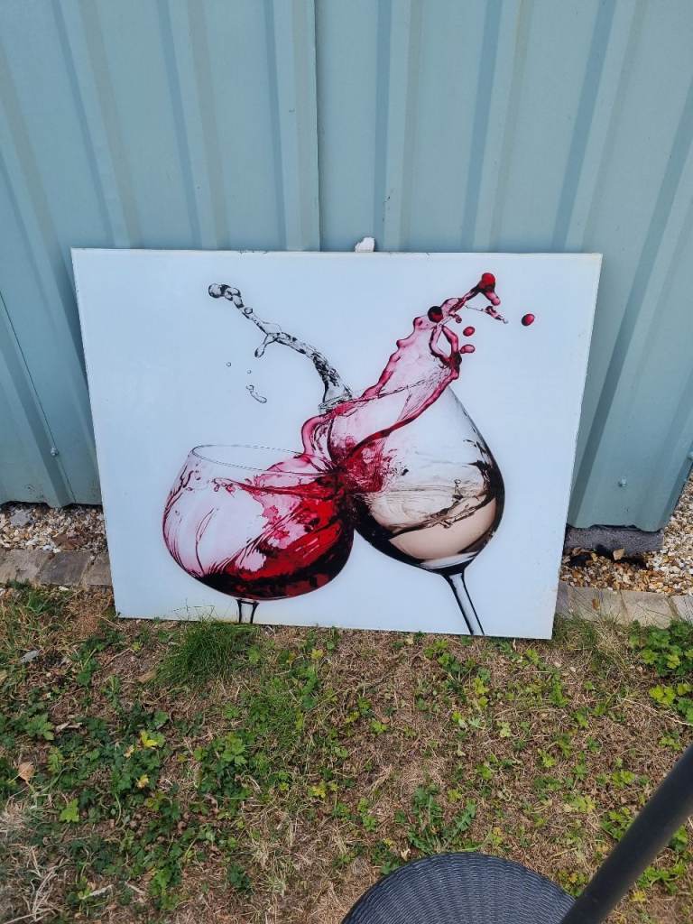 Large Wine Glass Splash Wall Art Picture – Good Condition