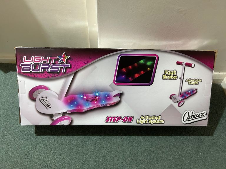 Brand new ‘Ozbozz’ ‘light burst’ scooter 