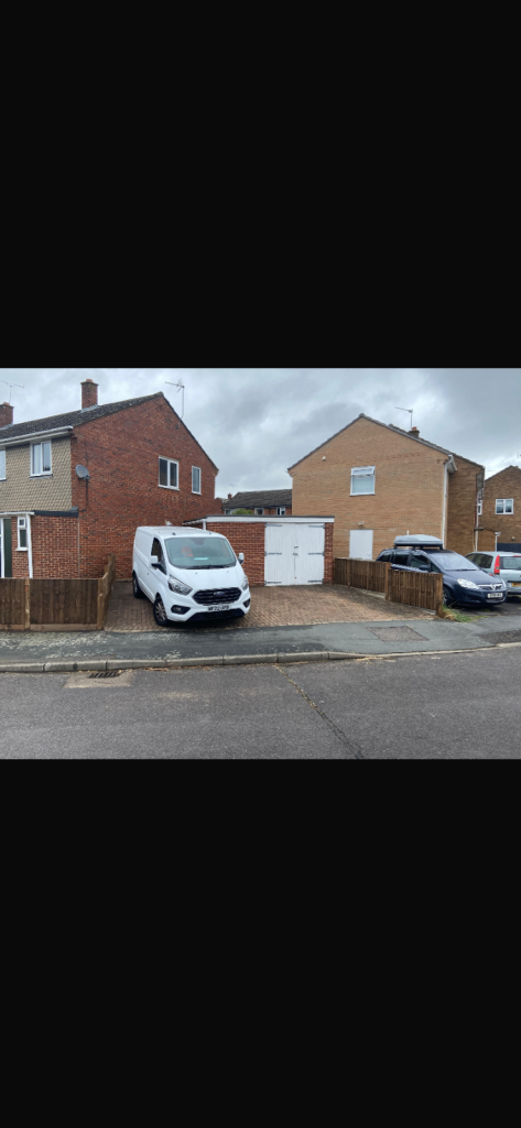 3 bedroom semi detached house garage and conservatory with driveway