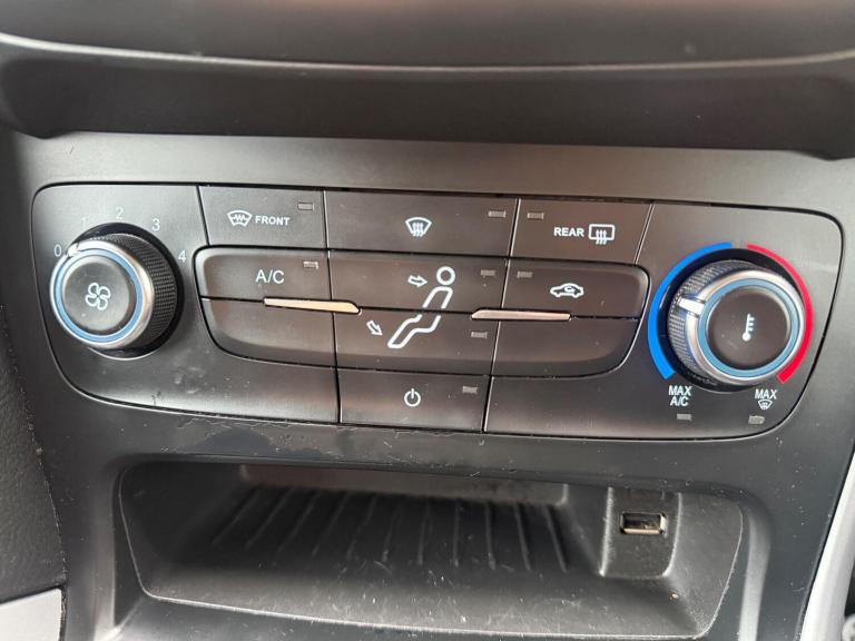 2015 Ford Focus 1.0 EcoBoost Zetec 5dr HATCHBACK PETROL Manual