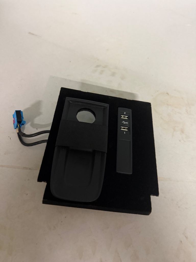 Mercedes w222 s class charger tray 