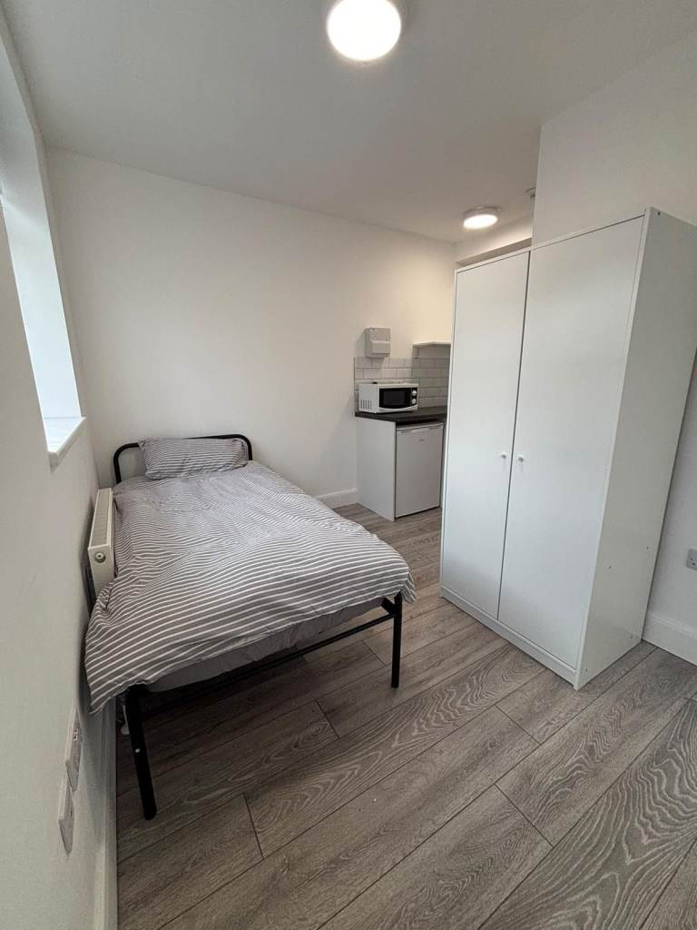 Hertfordshire Studio Flat –UC, PIP, LCWRA & Carers Welcome
