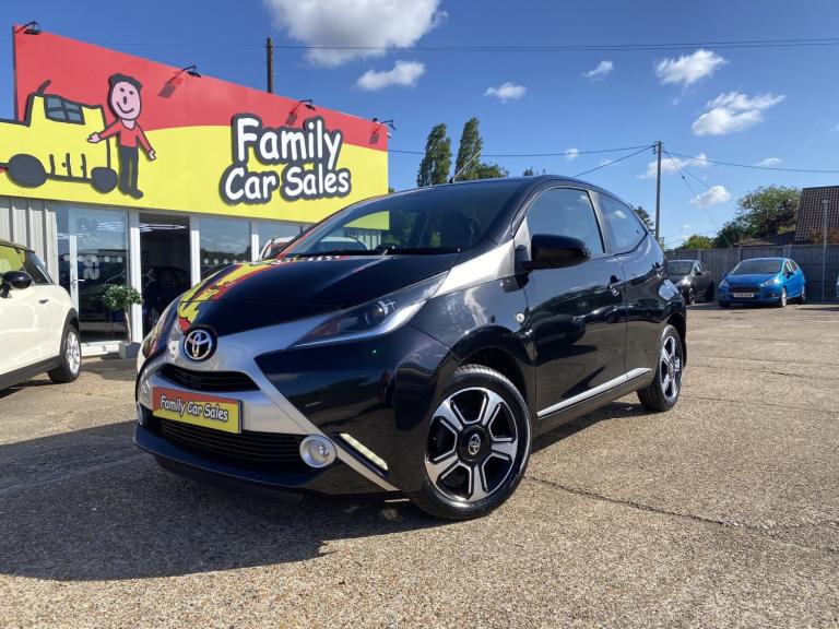 TOYOTA AYGO 1.0 X-CLUSIV LOW MILEAGE FULL SERVICE HISTORY NEW SERVICE AND MOT