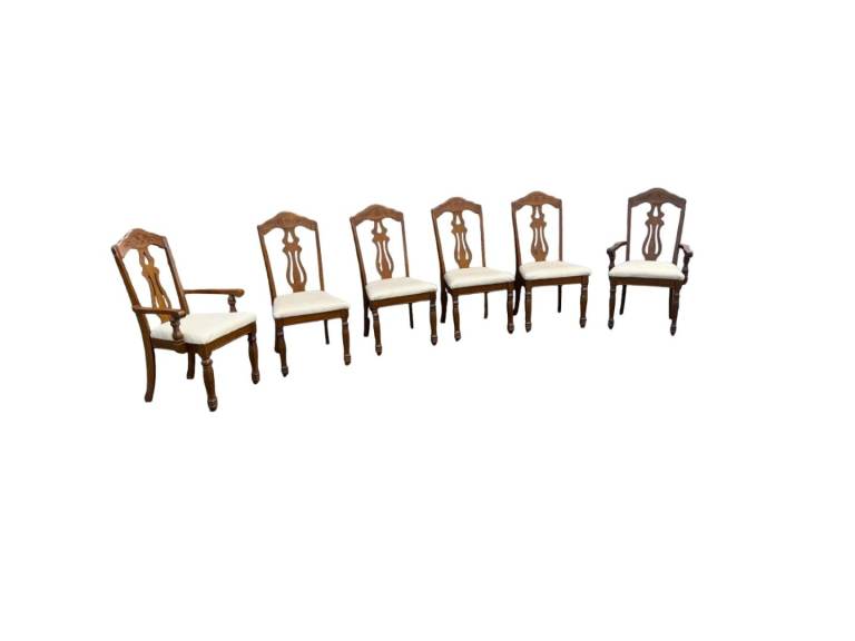 6 reallly nice dining room chairs with 2 carvers   Only £85 the whole lot