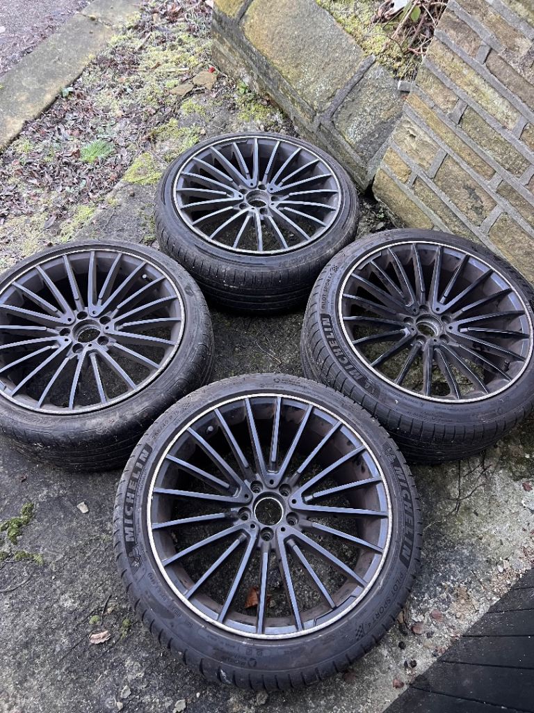 Set Of 4 Black Spoke Alloys 19 Inch With Tyres 2 x Michelin Pilot Sport 4