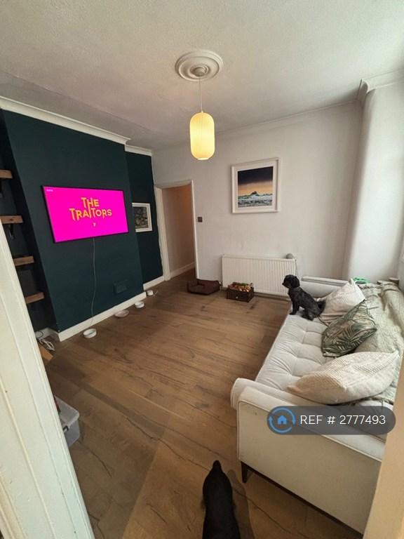 2 bedroom flat in Peckham, London, SE15 (2 bed) (#2777493)