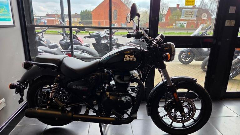 Royal Enfield Meteor 350, Fireball Black
