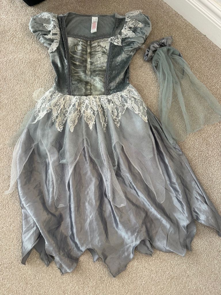 Halloween costume ghost bride