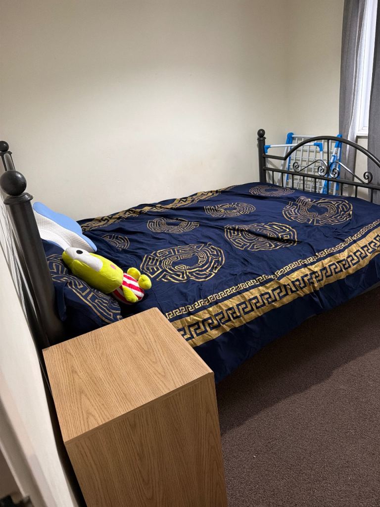 House share in a 3 bedroom flat