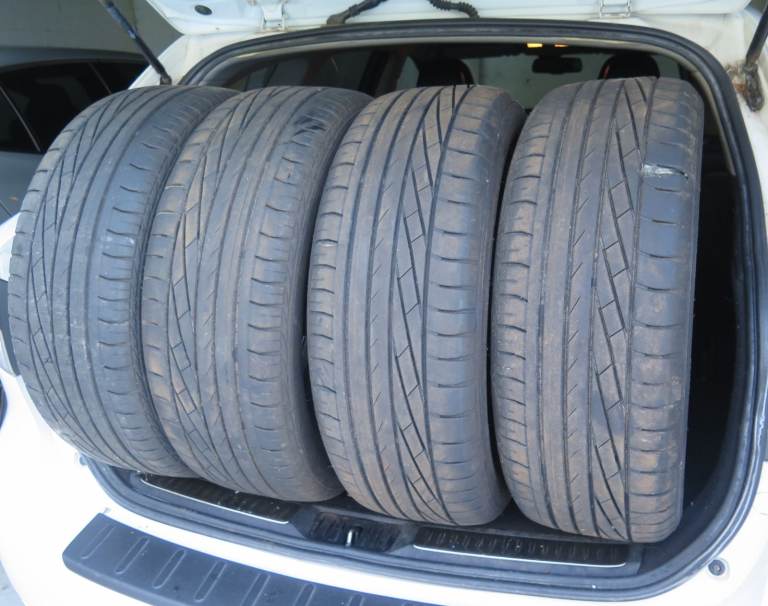 Goodyear 215/55R 17 94W tyres